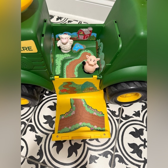 John Deere Sit n Scoot Tractor - Picture 4 of 11